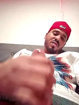 Snapshot of Danypeluche chatting on 12-21-25, 03:57 Danypeluche online show from 12-21-25, 03:57