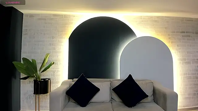 LeahNovac online show from 10-02-25, 11:06