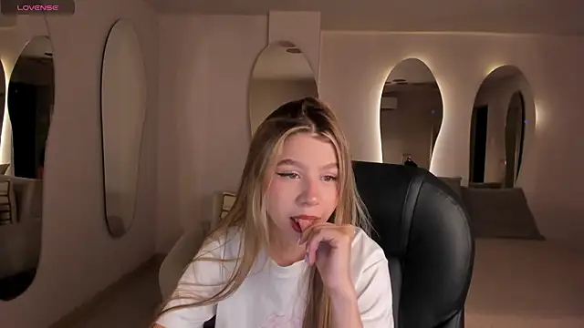 TiffannySins online show from 05-27-26, 03:03