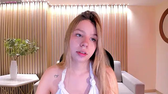 Snapshot of TiffannySins chatting on 07-29-26, 05:27 TiffannySins online show from 07-29-26, 05:27