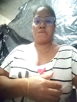 Snapshot of Big_ass_submissive chatting on 12-17-25, 03:12 Big ass submissive online show from 12-17-25, 03:12