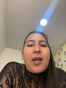 Snapshot of evelyn_1702 chatting on 05-12-26, 08:39 evelyn 1702 online show from 05-12-26, 08:39