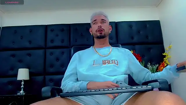 StivBigCock online show from 10-03-25, 07:33