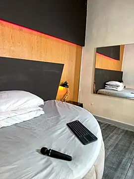 Alexia  cox online show from 10-05-25, 03:16