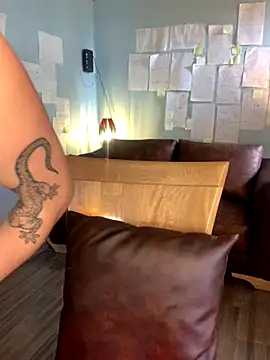 Snapshot of Canneela chatting on 11-15-25, 01:29 Canneela online show from 11-15-25, 01:29