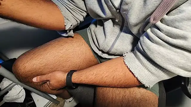 Snapshot of catt18 chatting on 10-17-25, 04:09 catt18 online show from 10-17-25, 04:09