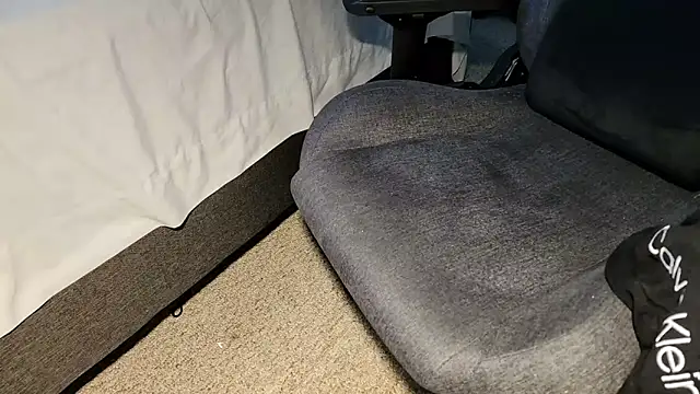 Snapshot of catt18 chatting on 11-11-25, 02:50 catt18 online show from 11-11-25, 02:50