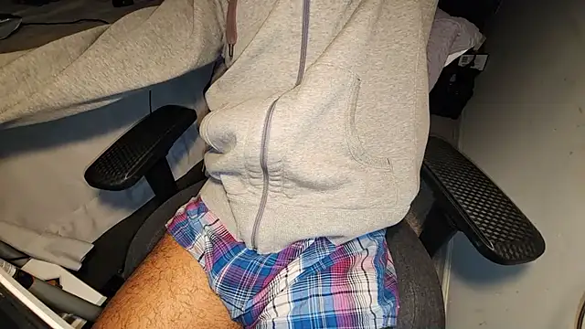 Snapshot of catt18 chatting on 12-22-25, 03:58 catt18 online show from 12-22-25, 03:58