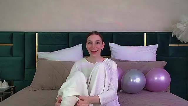 Snapshot of VeronicaVances chatting on 06-12-26, 06:29 VeronicaVances online show from 06-12-26, 06:29