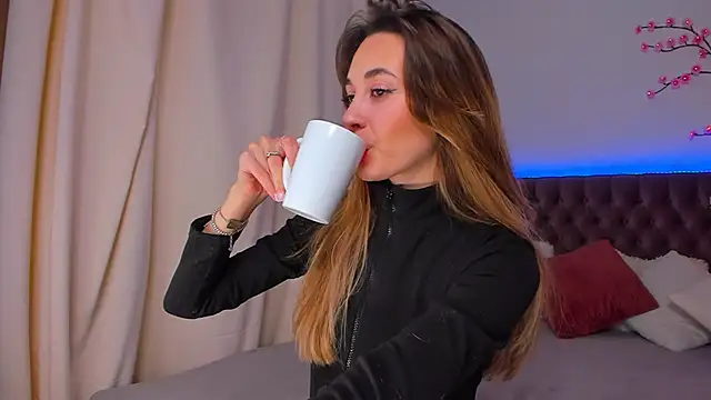 Snapshot of AlexaWilds chatting on 11-29-25, 06:27 AlexaWilds online show from 11-29-25, 06:27