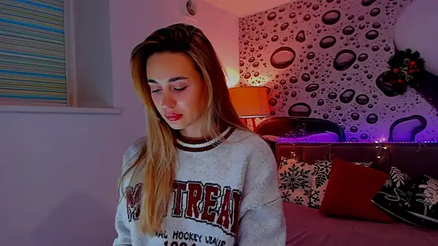 Snapshot of AlexaWilds chatting on 12-21-25, 06:20 AlexaWilds online show from 12-21-25, 06:20