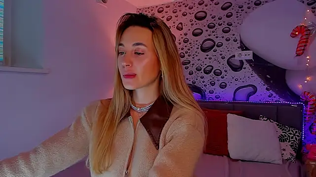 Snapshot of AlexaWilds chatting on 01-18-26, 01:15 AlexaWilds online show from 01-18-26, 01:15