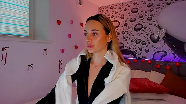 Snapshot of AlexaWilds chatting on 02-04-26, 01:39 AlexaWilds online show from 02-04-26, 01:39