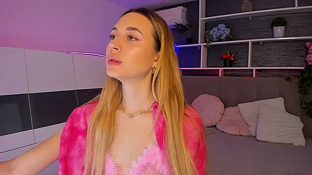 Snapshot of AlexaWilds chatting on 02-15-26, 06:21 AlexaWilds online show from 02-15-26, 06:21