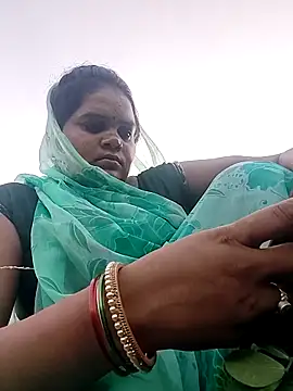 Snapshot of Rashi_cut chatting on 09-14-25, 11:20 Rashi cut online show from 09-14-25, 11:20