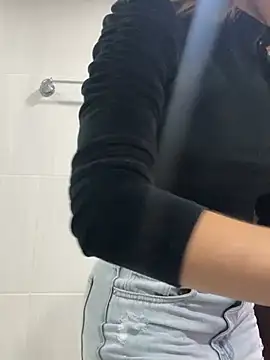 Snapshot of Isabellaa_Palacios chatting on 02-21-26, 03:35 Isabellaa Palacios online show from 02-21-26, 03:35