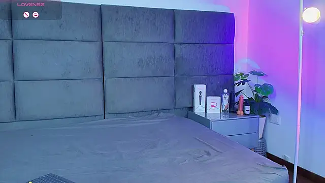 Slenna Moon online show from 12-16-25, 02:38