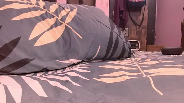 Snapshot of funndudd chatting on 12-17-25, 01:44 funndudd online show from 12-17-25, 01:44