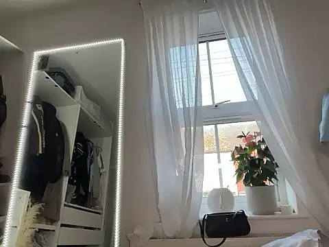 KayleeBella online show from 10-12-25, 04:17