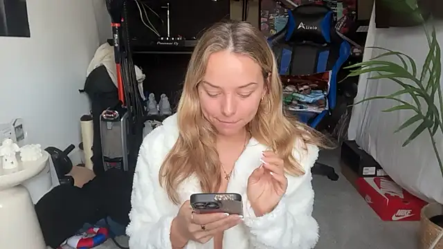 KayleeBella online show from 03-15-26, 09:04