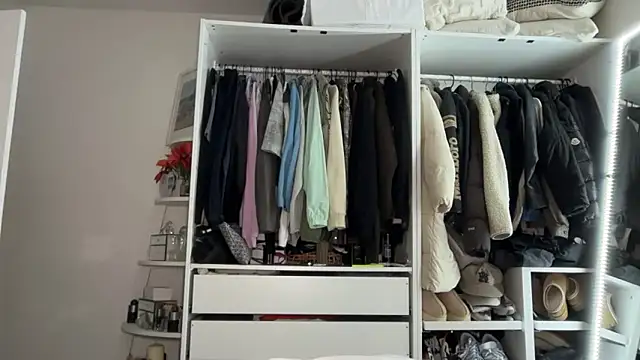 KayleeBella online show from 04-27-26, 07:01