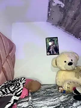 Snapshot of Melody_rouxxx chatting on 11-07-25, 12:32 Melody rouxxx online show from 11-07-25, 12:32