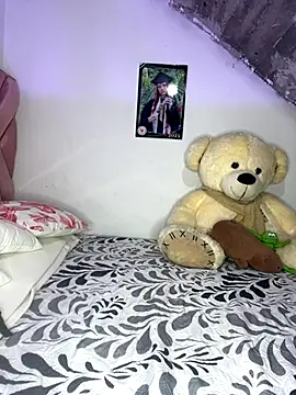 Snapshot of Melody_rouxxx chatting on 11-18-25, 02:06 Melody rouxxx online show from 11-18-25, 02:06