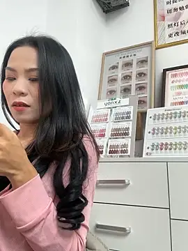 Snapshot of Baby-mmm chatting on 10-24-25, 07:16 Baby-mmm online show from 10-24-25, 07:16