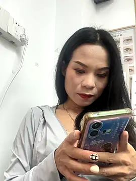 Snapshot of Baby-mmm chatting on 10-28-25, 07:12 Baby-mmm online show from 10-28-25, 07:12