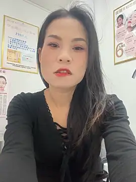 Snapshot of Baby-mmm chatting on 12-17-25, 12:33 Baby-mmm online show from 12-17-25, 12:33