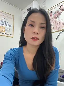 Snapshot of Baby-mmm chatting on 12-18-25, 07:25 Baby-mmm online show from 12-18-25, 07:25