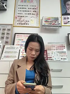 Snapshot of Baby-mmm chatting on 12-23-25, 04:10 Baby-mmm online show from 12-23-25, 04:10