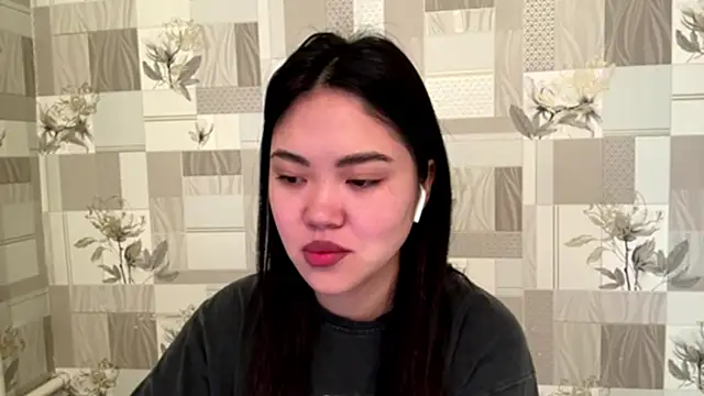 Snapshot of MIMIMary chatting on 10-10-25, 03:05 MIMIMary online show from 10-10-25, 03:05