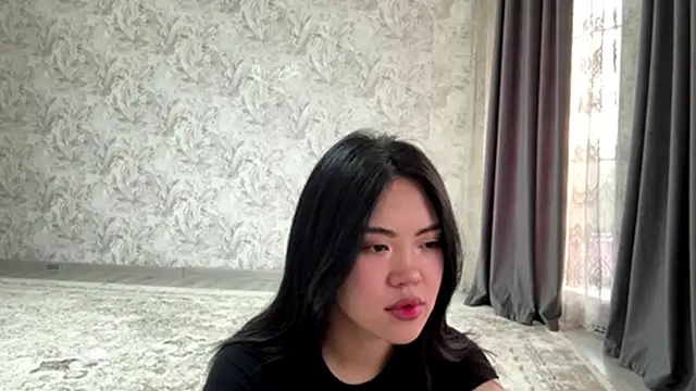 Snapshot of MIMIMary chatting on 10-13-25, 12:05 MIMIMary online show from 10-13-25, 12:05