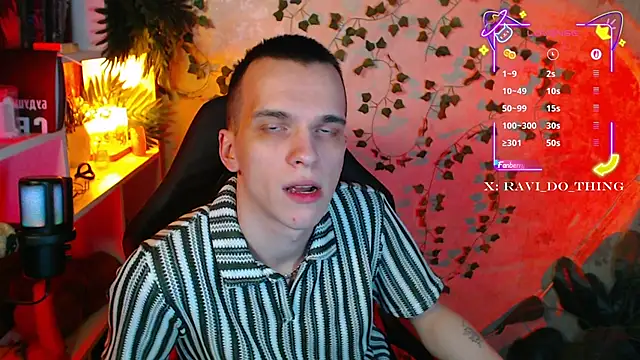 Snapshot of frozen_boy chatting on 09-12-25, 03:34 frozen boy online show from 09-12-25, 03:34