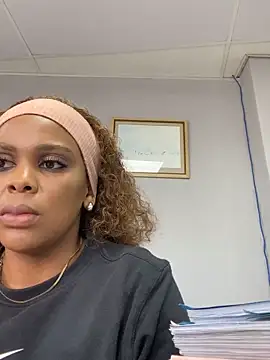 Snapshot of 031bubbles chatting on 10-28-25, 09:24 031bubbles online show from 10-28-25, 09:24