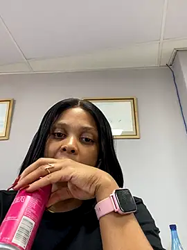 Snapshot of 031bubbles chatting on 12-19-25, 10:44 031bubbles online show from 12-19-25, 10:44