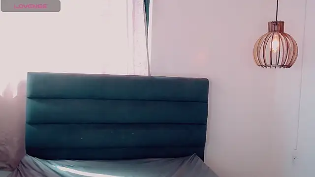 Madiso Santiel online show from 12-04-25, 07:11