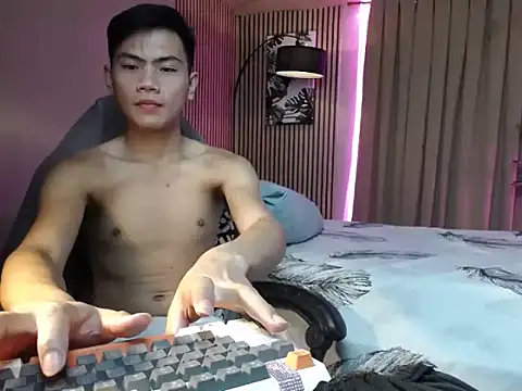 Snapshot of alex_cummer chatting on 10-27-25, 05:06 alex cummer online show from 10-27-25, 05:06