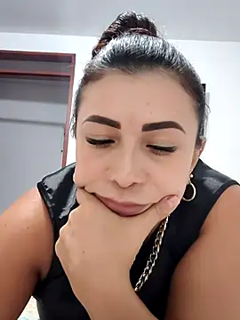 mia mancinii online show from 07-18-26, 03:33