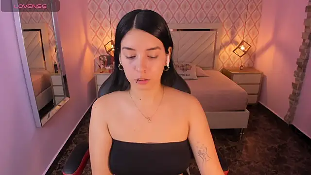 CHRISTY TEIGEN4 online show from 04-25-26, 07:33