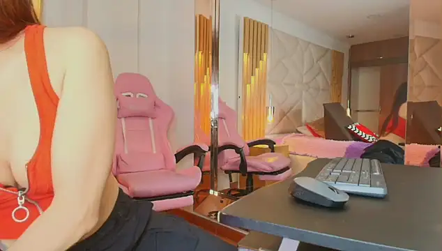 Rose Nichols online show from 10-03-25, 07:33