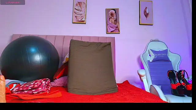 Rose Nichols online show from 02-26-26, 07:35