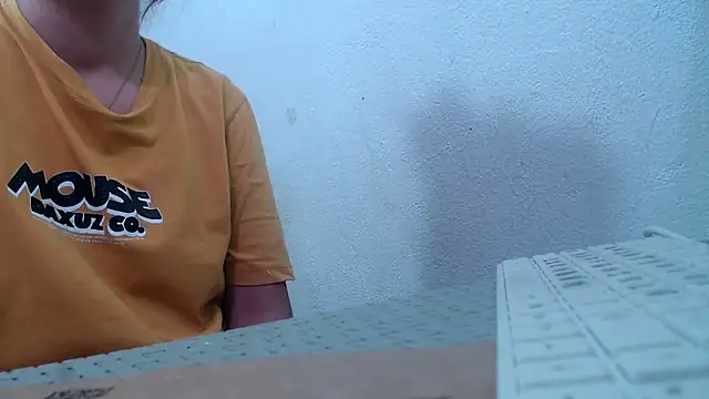 Snapshot of karamirror_ chatting on 10-22-25, 03:40 karamirror online show from 10-22-25, 03:40