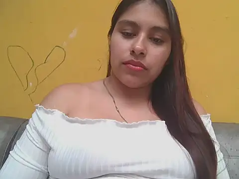 Snapshot of zairabreze chatting on 10-18-25, 08:31 zairabreze online show from 10-18-25, 08:31