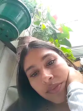 Snapshot of zairabreze chatting on 10-29-25, 02:52 zairabreze online show from 10-29-25, 02:52