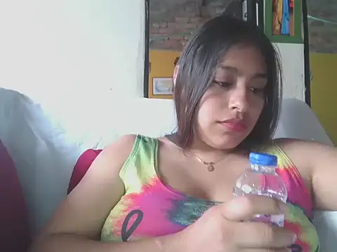 Snapshot of zairabreze chatting on 02-18-26, 04:03 zairabreze online show from 02-18-26, 04:03