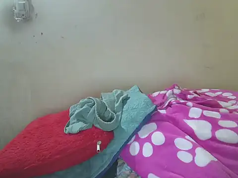 Snapshot of zairabreze chatting on 02-23-26, 06:16 zairabreze online show from 02-23-26, 06:16