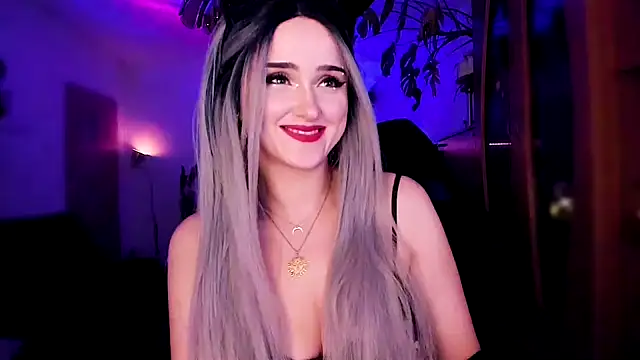 Snapshot of MistressJolie chatting on 12-22-24, 07:54 MistressJolie online show from 12-22-24, 07:54