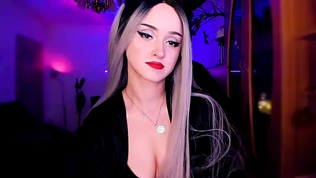 Snapshot of MistressJolie chatting on 01-09-25, 03:36 MistressJolie online show from 01-09-25, 03:36